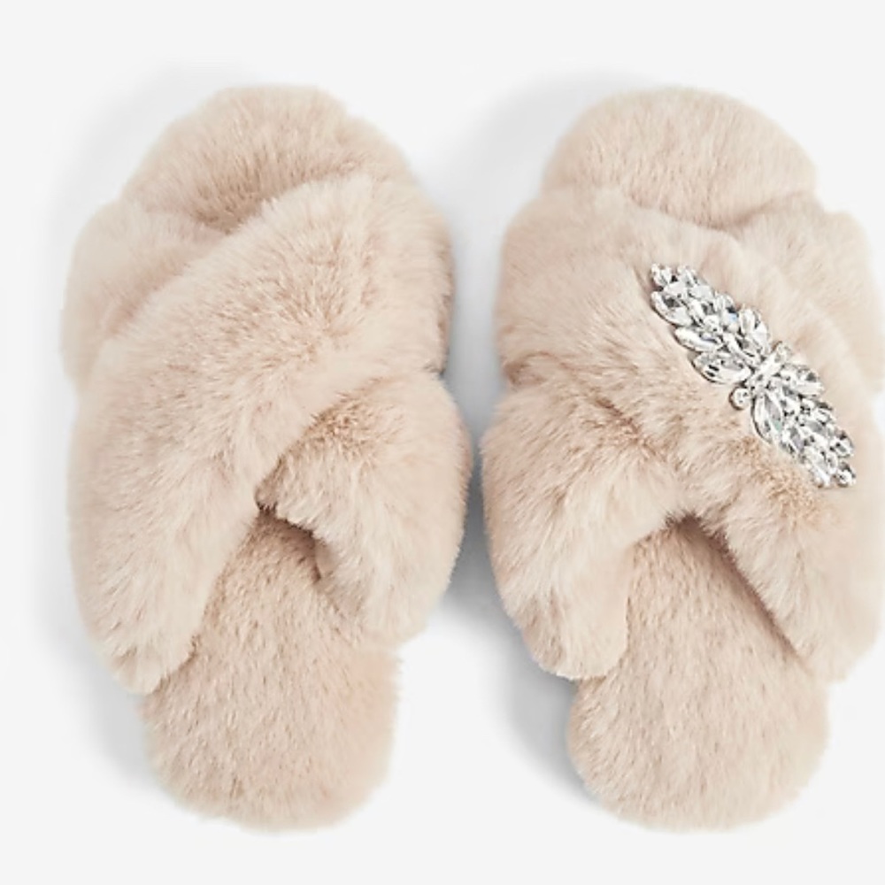 Express Faux Fur Removable Brooch Slippers